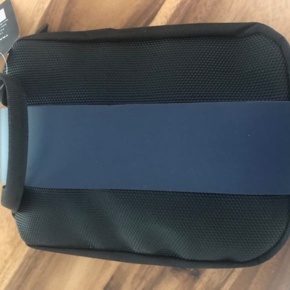 Original Penguin Travel Kit - NWT - Picture 4 of 7